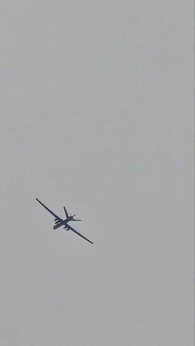 最新消息：据报道，F-35战斗机与MQ-9无人机现已加入搜寻行动，协同美军直升机在伊朗上空搜寻被击落的F-15E战斗机飞行员