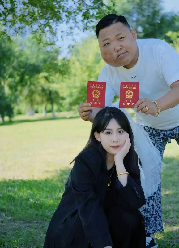 韩浩楠 #结婚 了，㊗️ 你们幸福🥰🥰网友: 大家别酸，口下留德，他们是真爱，男的得了 血管瘤 谁也不想，女的 不离不弃 才值得更加珍惜 （换你女朋友说不定早跑了 😭）韩浩楠 #结婚 了，㊗️ 你们幸福🥰🥰网友: 大家别酸，口下留德，他们是真爱，男的得了 血管瘤 谁也不想，女的 不离不弃 才值得更加珍惜 （换你女朋友说不定早跑了 😭）