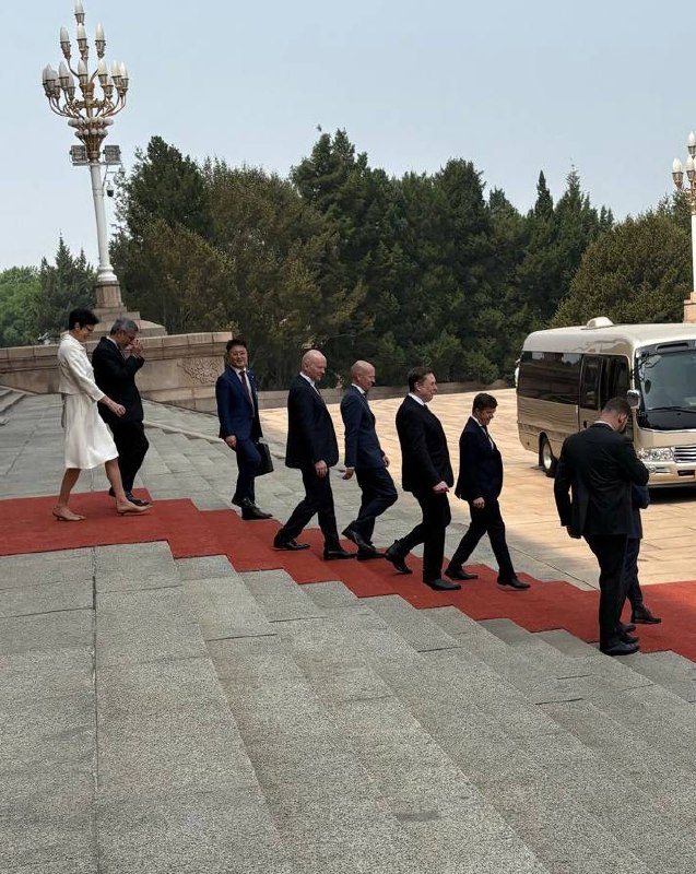 谈妥了！随行记者碰到了美国商界代表，问他们会议进展如何