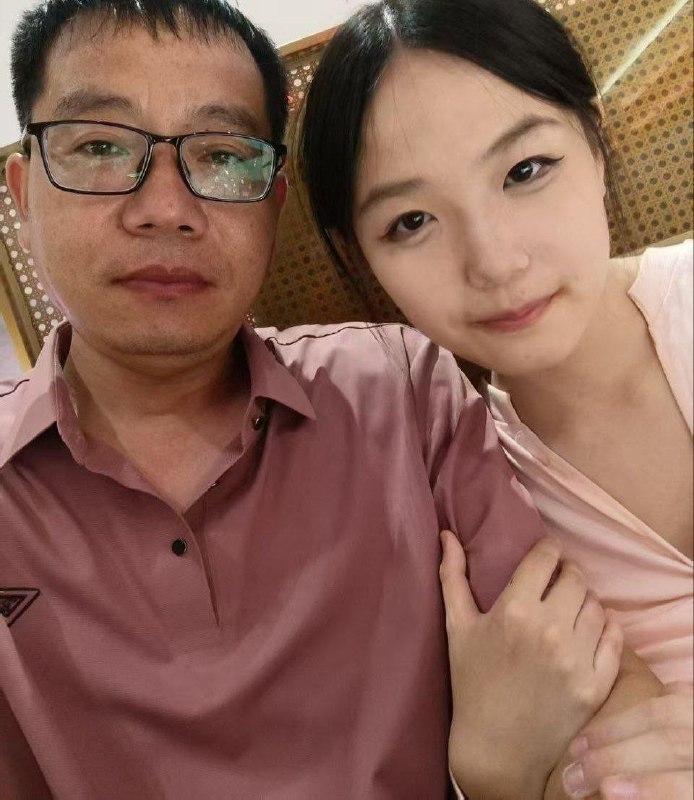 #上海化学老师 #16岁高中生 #师生丑闻 #钢高一中 #榨精门🍉 上海化学老师塌房！高一女生聊天记录流出：SM、一夜三次、榨精…据爆料，上海长理某中学（网传钢高一中）一名已婚化学老师，被曝与16岁女学生保持不当关系