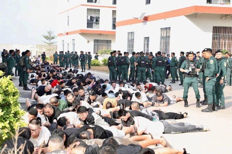 柬埔寨大规模清剿电诈行动 2044 名外国人被捕 其中中国人 1792 名今日（1月31日）上午，柬埔寨警方在柴桢省巴域市一处电信诈骗园区展开大规模执法行动，共抓获涉案外国人员约2044人（女性78人），其中包括中国大陆籍1792人