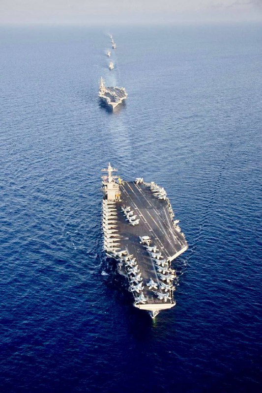 🇺🇸 美国 海军 发布了一张美国福特号和艾森豪威尔号 #航母 打击群正在驶向地中海中东海岸的照片🇺🇸 美国 海军 发布了一张美国福特号和艾森豪威尔号 #航母 打击群正在驶向地中海中东海岸的照片