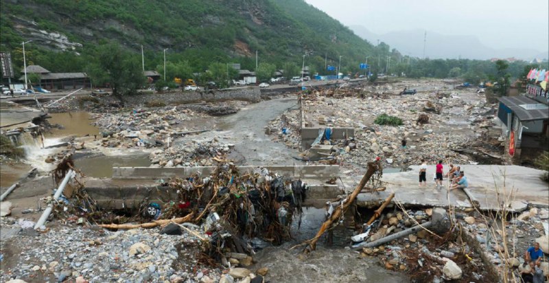 2023年8月1日，北京市门头沟区潭柘寺镇南辛房村灾后状况，途径的潭王公路完全消失