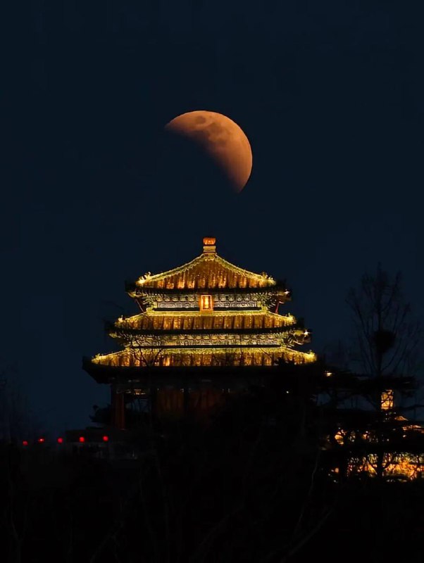 今晚抬头看了吗？元宵夜+月全食，错过再等46年！ #月全食今晚抬头看了吗？元宵夜+月全食，错过再等46年！ #月全食