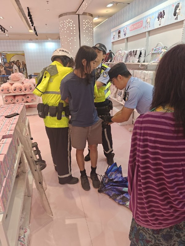 上海快闪店捅人感谢家人们投稿！上海快闪店捅人感谢家人们投稿！