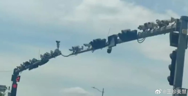 青岛城阳警方就“一道路立杆安装多部监控设备”致歉感谢家人们投稿！青岛城阳警方就“一道路立杆安装多部监控设备”致歉感谢家人们投稿！