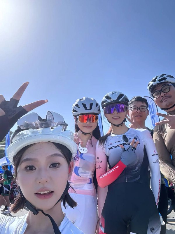 骑行圈是去年玩飞盘的吧 #骚鸡by 匿名投稿骑行圈是去年玩飞盘的吧 #骚鸡by 匿名投稿