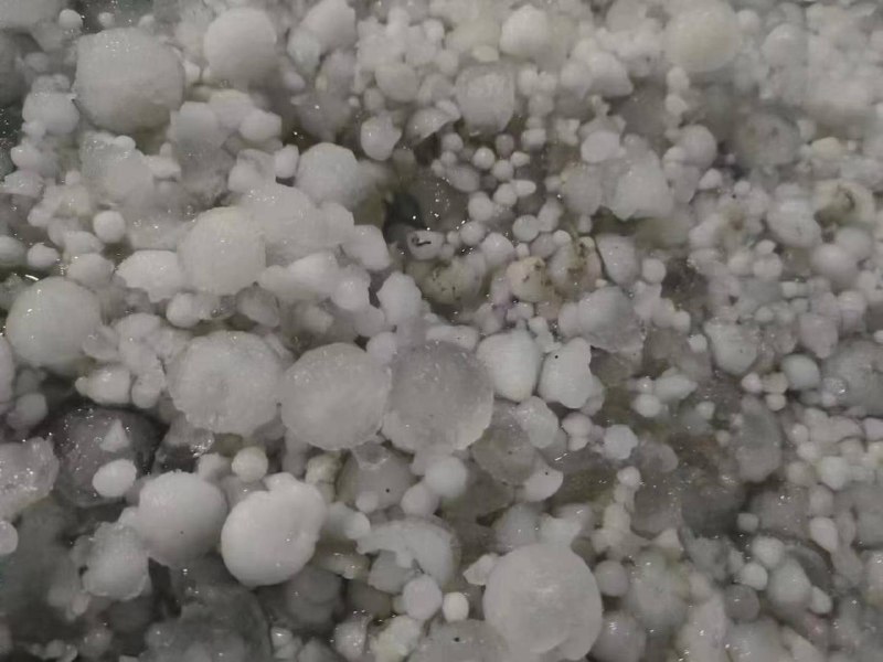 艹尼玛天气预报都没有提前预警，发生好多车祸，好多车子被砸 #冰雹艹尼玛天气预报都没有提前预警，发生好多车祸，好多车子被砸 #冰雹