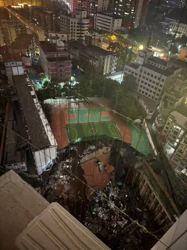 邵阳 资江 #学校 #坍塌黑心开发商违规 挖掘 地下车库 导致资江学校教学 #楼倒 塌，整所学校已成危房