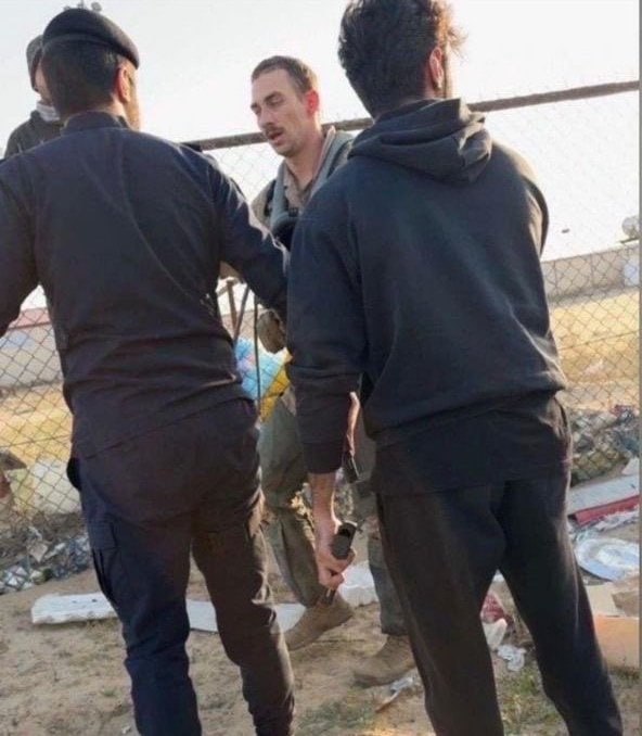 一架美军 F15 战斗机，在科威特坠毁