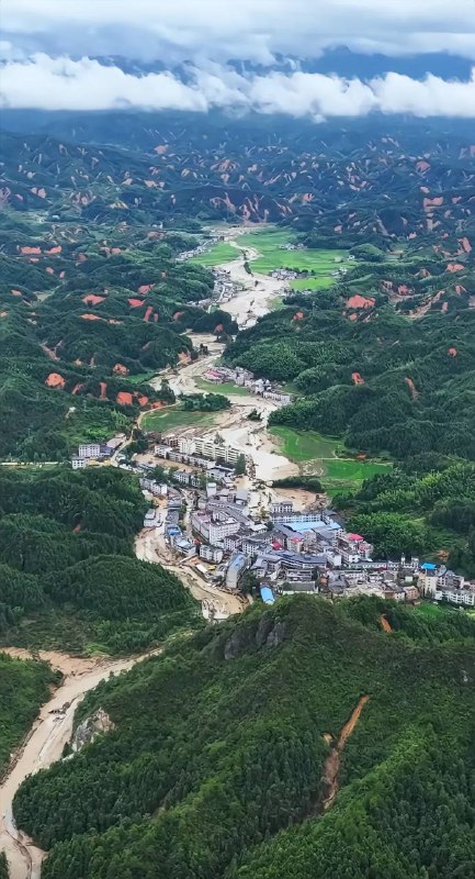 郴州资兴，州门司镇 #泥石流by 匿名投稿郴州资兴，州门司镇 #泥石流by 匿名投稿