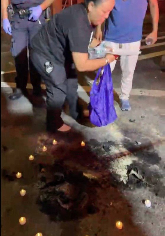 纽约当地时间7月3日晚9时30分左右，在联合国总部外洛嘉朗增自焚事发地点，大量藏人聚集举行抗议活动