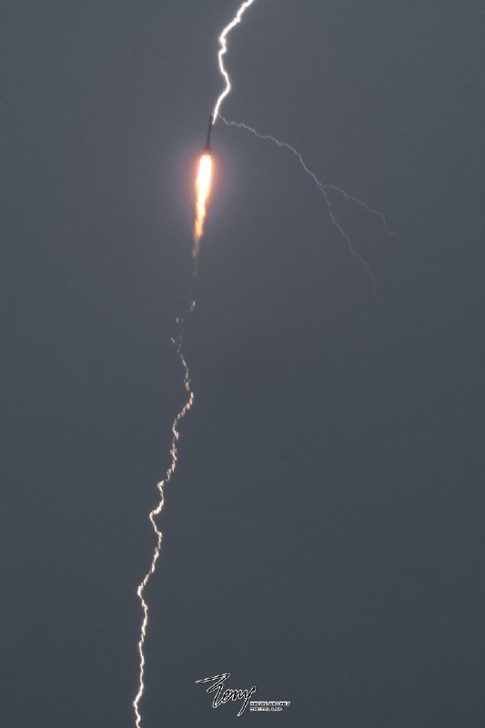 北京时间 2026 年 7 月 23 日 20 时 00 分，我国在西昌卫星发射中心使用长征三号乙运载火箭，成功将天链二号 06 星发射升空，卫星顺利进入预定轨道，发射任务取得圆满成功