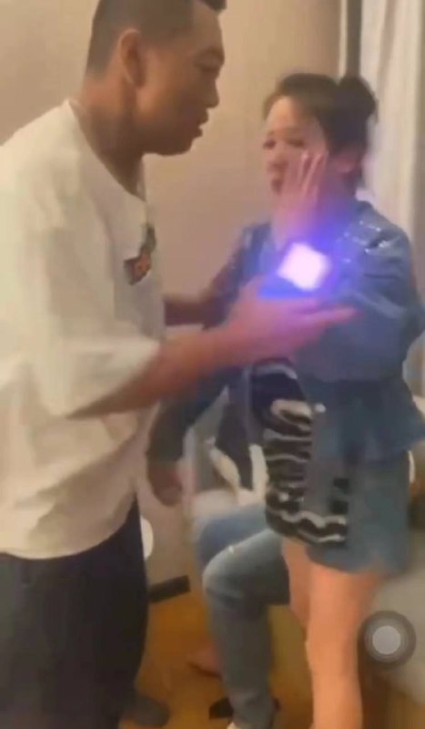 妻子 出轨，#抓奸 现场 😏妻子 出轨，#抓奸 现场 😏