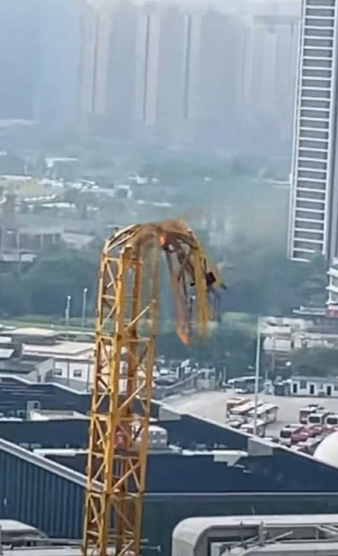 9月1日 成华区槐树店路中铁二十二局集团第三工程有限公司承建的一在建工地 #塔吊 拆除 过程中发生 #坍塌 事故 造成1人现场死亡、4人送医后抢救无效 #死亡 目前，涉事工地已封停，善后工作和事故原因调查正有序开展