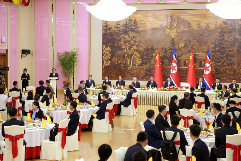 金正恩 在 16 号会见王沪宁率领的中华人民共和国党政代表团，代表团参谒锦绣山太阳宫、参观朝鲜劳动党中央干部学校，并在羊角岛国际饭店参加《朝中友好合作互助条约》签订 65 周年纪念招待会 #金正恩感谢家人们投稿！金正恩 在 16 号会见王沪宁率领的中华人民共和国党政代表团，代表团参谒锦绣山太阳宫、参观朝鲜劳动党中央干部学校，并在羊角岛国际饭店参加《朝中友好合作互助条约》签订 65 周年纪念招待会 #金正恩感谢家人们投稿！