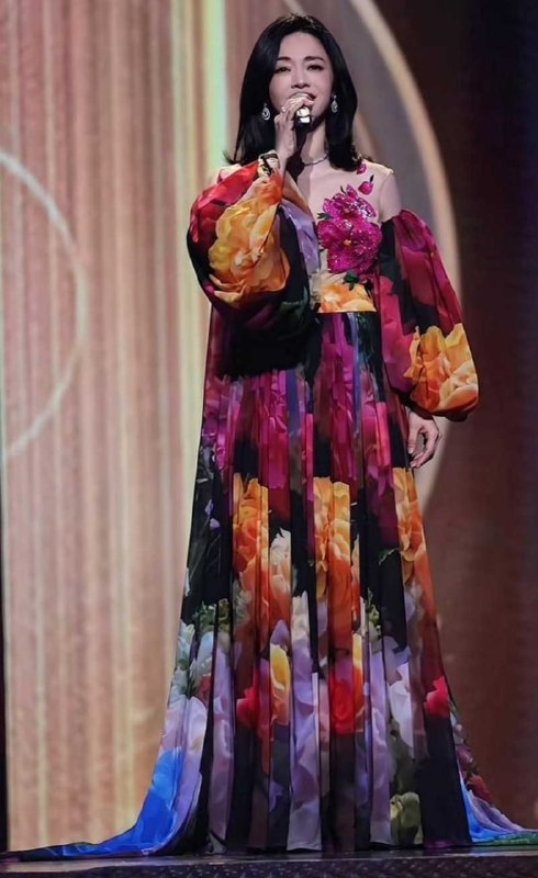 #姚晨二婚离婚 #姚晨 #曹郁 #凌潇肃 #出轨四次体面声明还没捂热，瓜皮已经被扒穿地心