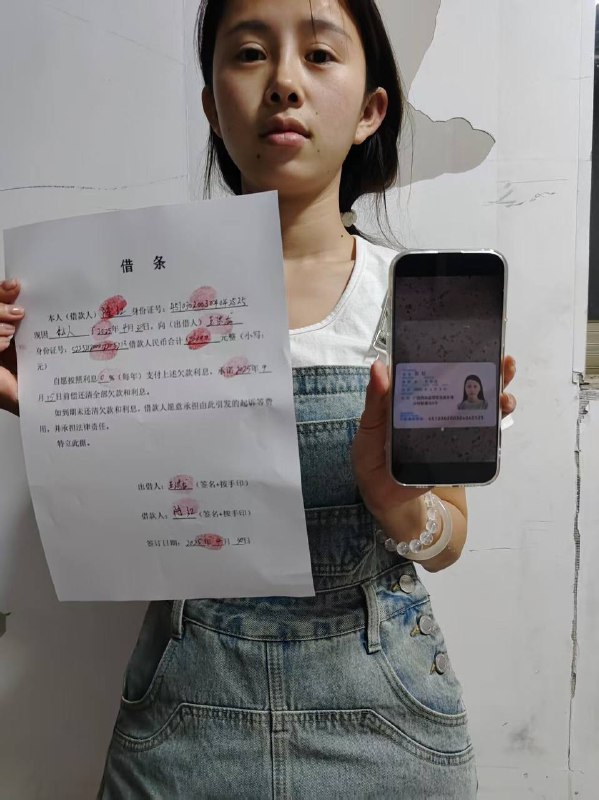 #网友曝光：陈红 广西西林县那佐苗族乡俄沙新寨屯5号 这女我们认识很多年了，她之前是国内做夜场的，后面赌博输了很多的钱，所以利用我们的关系，通过以家人生病为由，帮他朋友借钱和骗我做什么医疗，坑蒙拐骗前前后后骗走了我快30万