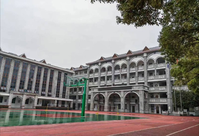 #马英九 在母亲的母校参观