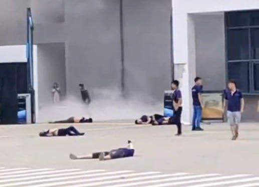 8月13日，警方通报中山一小车连撞多车撞飞行人：8人受伤、肇事司机已被控制 #报复社会by 匿名投稿8月13日，警方通报中山一小车连撞多车撞飞行人：8人受伤、肇事司机已被控制 #报复社会by 匿名投稿