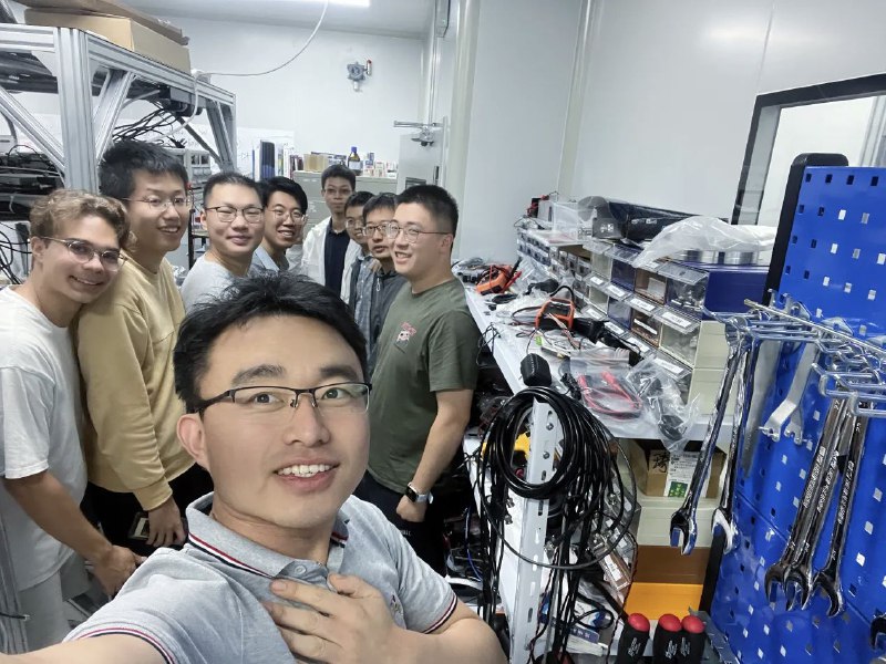 本科生一作发 Nature：清华团队攻克核光钟核心瓶颈​清华大学物理系丁世谦团队在《自然》杂志发表研究成果，成功研制出 148nm 连续波窄线宽真空紫外（VUV）激光光源，攻克了核光钟研制的“最后一道核心瓶颈”