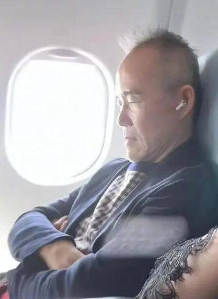 王石现身，没戴假发，没有美颜，就是一普普通通70岁糟老头子的模样！😅#王石 #田朴珺