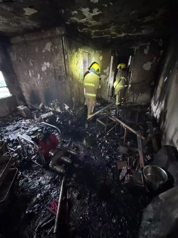 消防 及 警方 进入 #火灾 遗址 搜证 #尸体#火灾 #恐怖 香港 🇭🇰 大火 #事件 #后续#香港 #火灾 大火 最新遇难人数公布遇难者 增至151人警方 哽咽 介绍搜救进展：部分遗体化为灰烬或未必完整...感谢家人们投稿！消防 及 警方 进入 #火灾 遗址 搜证 #尸体#火灾 #恐怖 香港 🇭🇰 大火 #事件 #后续#香港 #火灾 大火 最新遇难人数公布遇难者 增至151人警方 哽咽 介绍搜救进展：部分遗体化为灰烬或未必完整...感谢家人们投稿！