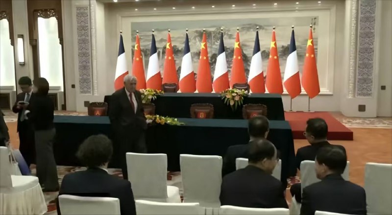 #马克龙 在与中方领导人会晤时提议对 #俄罗斯 对 #乌克兰 能源设施的打击实施暂停“我期待中国加入我们的呼吁和努力，尽快实现至少停止火炮的暂停，以暂停对关键基础设施的打击