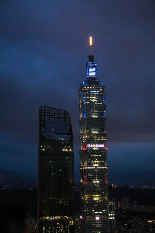 台湾台北 101 点亮庆祝美国建国 250 年感谢家人们投稿！台湾台北 101 点亮庆祝美国建国 250 年感谢家人们投稿！