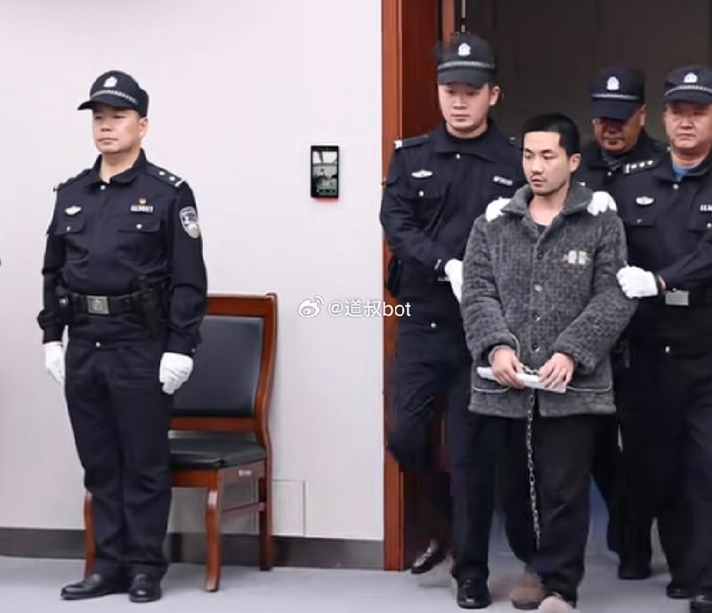 抢劫杀害网红 #罗大美 主犯 #余金生 今日被执行死刑，此前“罗大美”被余金生及其同伙绑架，转账200多万元后仍遭杀害！感谢家人们投稿！抢劫杀害网红 #罗大美 主犯 #余金生 今日被执行死刑，此前“罗大美”被余金生及其同伙绑架，转账200多万元后仍遭杀害！感谢家人们投稿！