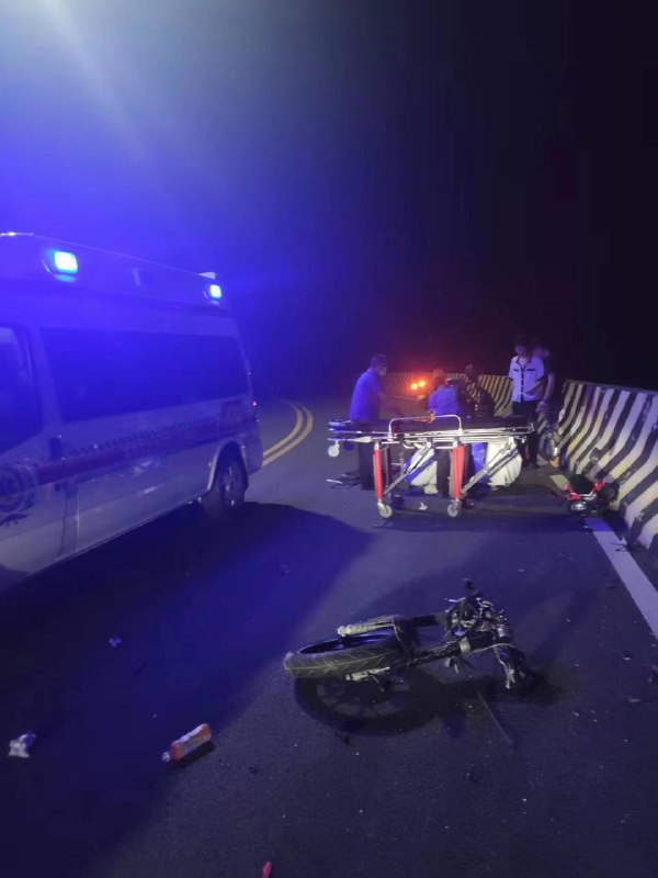 5月30日重庆 上山和下山互撞 #车祸 #骑逝精神5月30日重庆 上山和下山互撞 #车祸 #骑逝精神