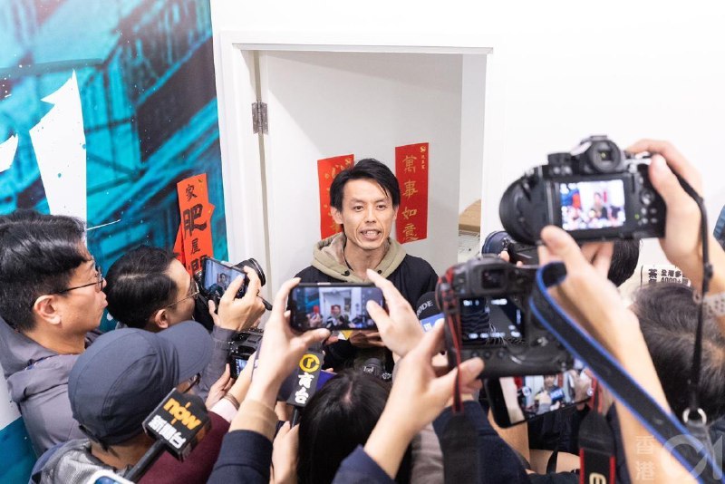 #民主党 #香港2.20 香港 民主党 成立逾30年后 宣布 解散 其中央委员会于2月20日开会商讨前路，若通过解散决议，须提前21日通知党员召开会员大会表决，特别决议需至少75%票数通过；主席罗健熙表示将成立三人小组处理清盘及法律安排，强调解散决定由会员最终决定，虽未透露具体原因，但提到政治环境等因素，民主党仍希望为香港付出，同时对未充分咨询会员表达歉意，并相信香港人能面对困难