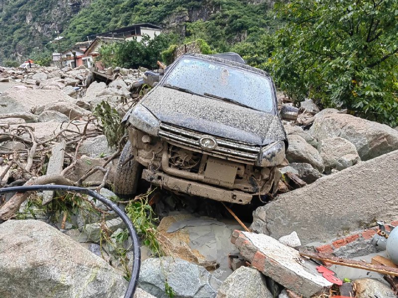 8月3日凌晨，康定市姑咱镇日地村发生山洪泥石流灾害