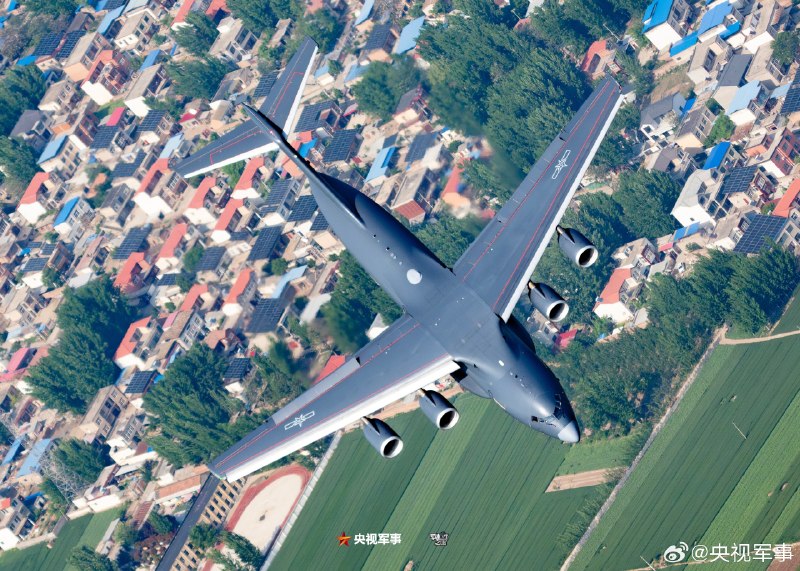 Y-20B 首次空对空😐😐😐感谢家人们投稿！Y-20B 首次空对空😐😐😐感谢家人们投稿！