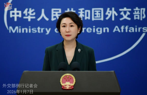 在中国外交部例行记者会上，外国记者就美国针对委内瑞拉的做法提问，大概意思是除了外交声明和谴责之外，中方还有其他招吗？彭博社记者：美国广播公司报道称，特朗普政府已告知委内瑞拉代理总统罗德里格斯，必须切断与中国、俄罗斯、伊朗和古巴的经济联系，在石油生产方面只能和美国合作