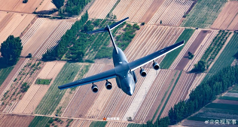 Y-20B 首次空对空😐😐😐感谢家人们投稿！Y-20B 首次空对空😐😐😐感谢家人们投稿！