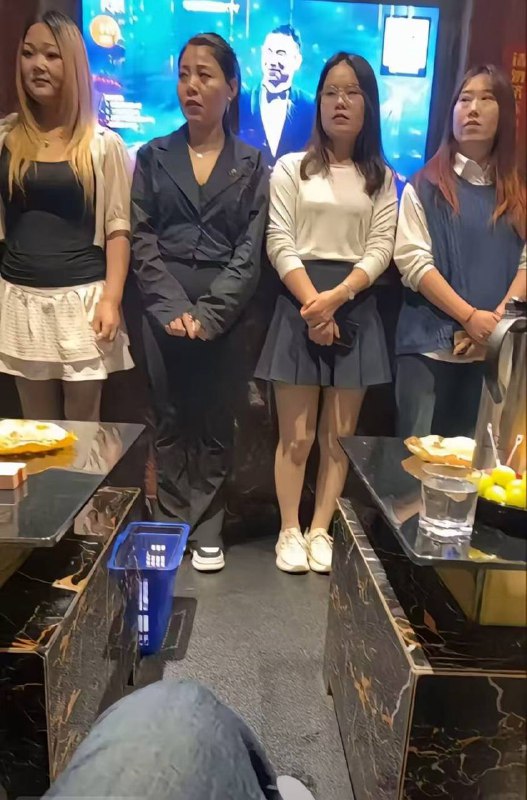 #非诚勿扰 #海选 中 窝瓜 很忙的 😂#非诚勿扰 #海选 中 窝瓜 很忙的 😂