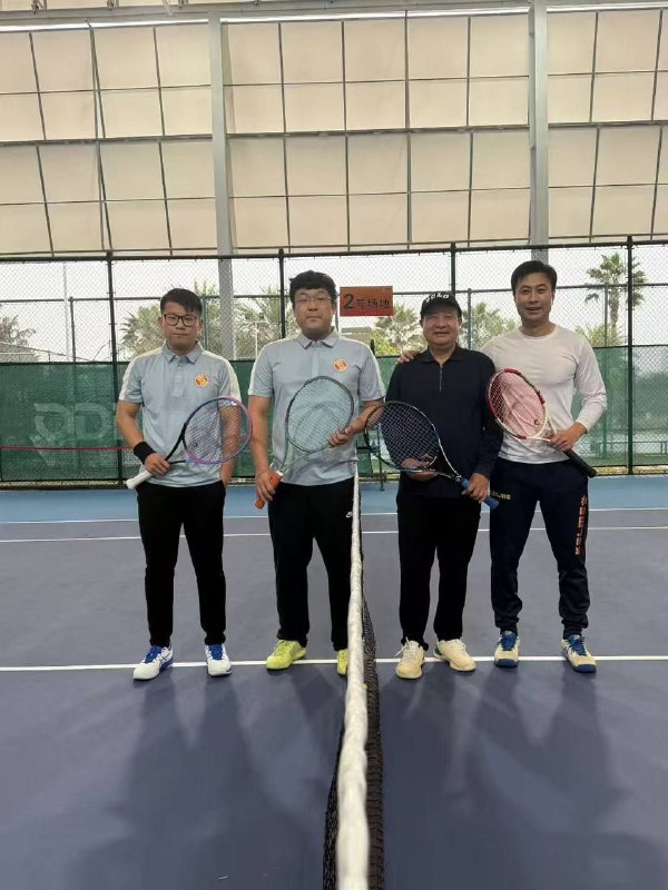 #网球圈大瓜 经典学网球和男教练搞一起！女的喝多了带男教练回家，在沙发上做爱，被房间里的老公听到声音，出来把男教练捅死了！感谢家人们投稿！#网球圈大瓜 经典学网球和男教练搞一起！女的喝多了带男教练回家，在沙发上做爱，被房间里的老公听到声音，出来把男教练捅死了！感谢家人们投稿！