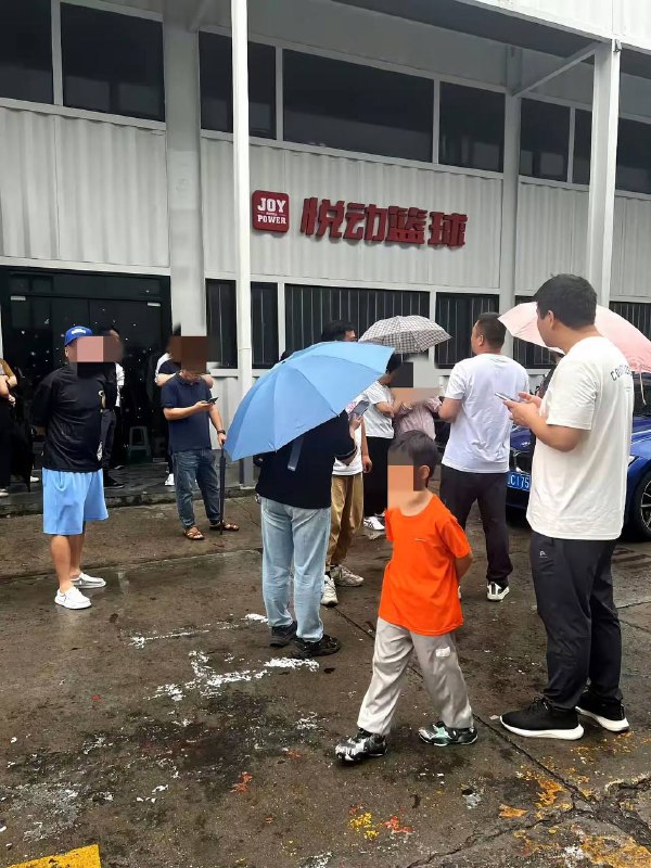 6月20日上海知名篮球培训机构悦动篮球倒闭，场馆关闭空无一人，涉及数家门店，报警也无法解决