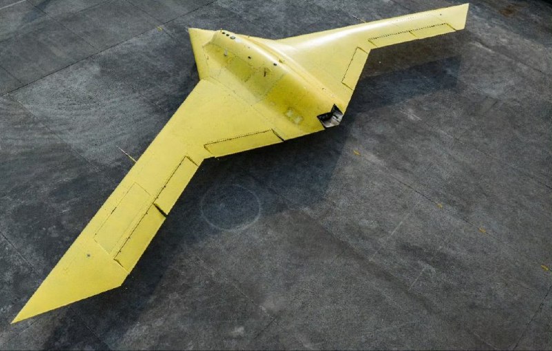 中国 继 九天 #无人机“航母”首习成功后，近日，隐身 无人机 彩虹 又顺利试飞CCTV《新闻联播》以《新型隐形高空长航时无人机“彩虹红-7（CH-7）”已完成首飞》为题报道此事，可见这不是小事——在世界范围都是领先的，可在敌方防空体系内部长期滞空而不被发现