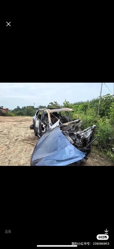 7.25凌晨成都高速收费站，宝马撞击瞬间燃烧，轮子都撞掉了一个，车子腾空盘旋两圈，当时车子不知道开的多快，宝马ix3瞬间燃烧🔥无生还机会，司机死亡 #新能源 #车祸 #自燃 #宝马IX3家属：7月25日00:57分在成都高速收费站出口，发生宝马IX3汽车燃烧，导致人员身亡