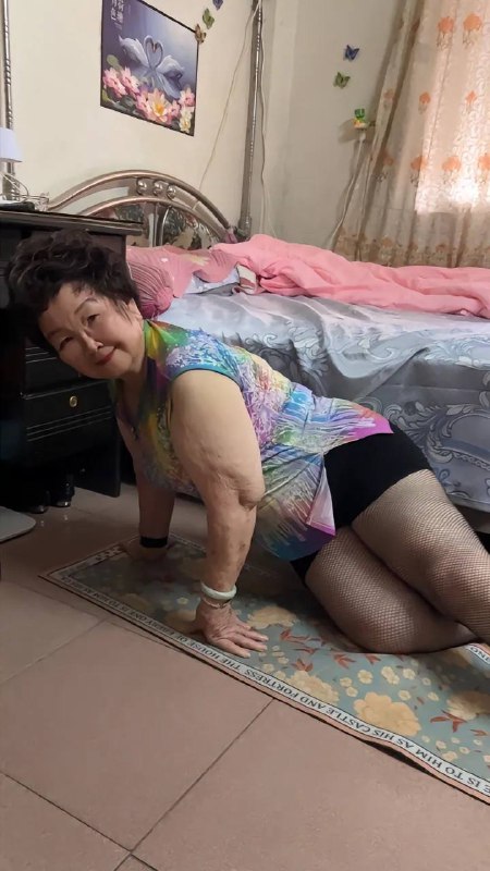 #恋老🌿 风骚老奶风韵犹存 #黑丝by 匿名投稿#恋老🌿 风骚老奶风韵犹存 #黑丝by 匿名投稿