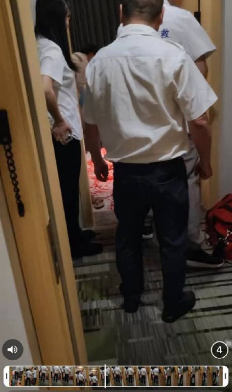 #网传 成都文理情侣吵架抹脖子#网传 成都文理情侣吵架抹脖子