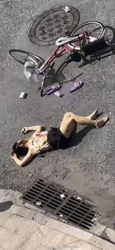 8月16日 广东 揭阳 榕城东寨 一男子疑似因情感纠纷，将一名女子当街刺死 #感情问题 #刀仔 #杀人 🙏 #监控 #彻底疯狂 （又是恐婚的一天）感谢来自某频道的投稿！8月16日 广东 揭阳 榕城东寨 一男子疑似因情感纠纷，将一名女子当街刺死 #感情问题 #刀仔 #杀人 🙏 #监控 #彻底疯狂 （又是恐婚的一天）感谢来自某频道的投稿！