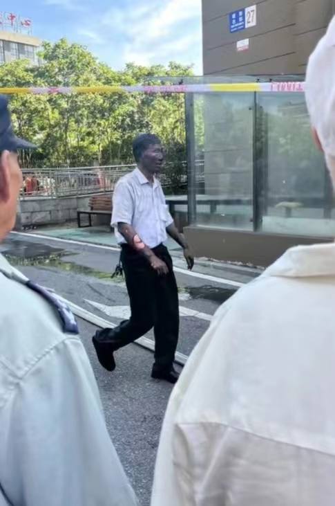 #南通（9.1）上午8：30左右，观阳名邸，电瓶车上楼充电，爆炸失火，详情待通报为准#南通（9.1）上午8：30左右，观阳名邸，电瓶车上楼充电，爆炸失火，详情待通报为准