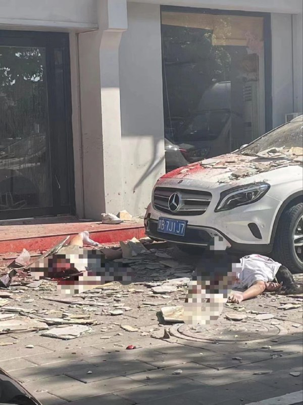 惨，分成二段了🙏，具体不详，疑似 #高坠#唐山惨，分成二段了🙏，具体不详，疑似 #高坠#唐山