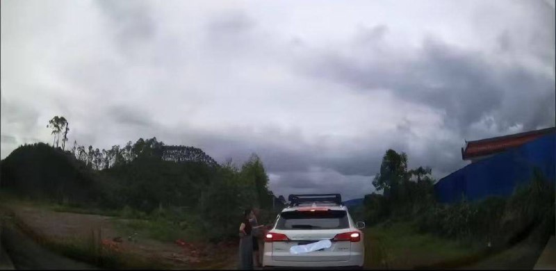 广西 防城港 奔驰 亮证姐 还真的道歉 #警方通报 亮证感谢来自某频道的投稿！广西 防城港 奔驰 亮证姐 还真的道歉 #警方通报 亮证感谢来自某频道的投稿！