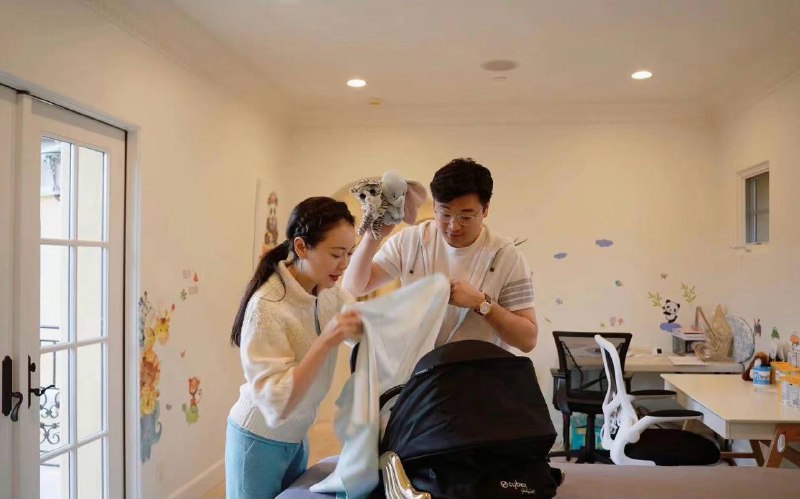 凤凰卫视 #傅晓田 快乐的一家她要给反贼打假，你俩发张床照让大伙信服🌛凤凰卫视 #傅晓田 快乐的一家她要给反贼打假，你俩发张床照让大伙信服🌛