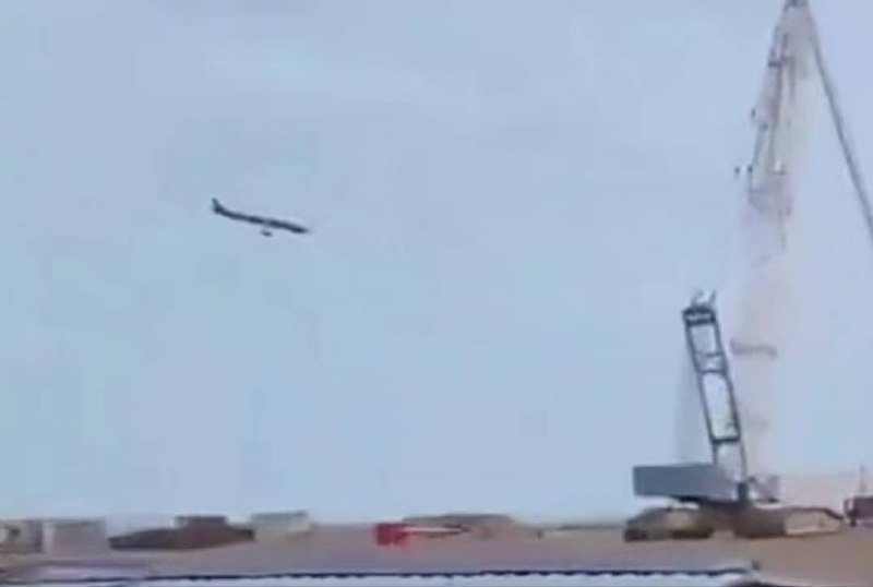 #阿塞拜疆 航空公司一客机在 #哈萨克斯坦 阿克套坠毁，事发时机上载有72人 #坠机#阿塞拜疆 航空公司一客机在 #哈萨克斯坦 阿克套坠毁，事发时机上载有72人 #坠机