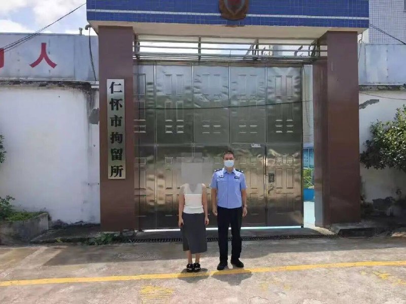两民警在酒吧执勤视频被一女子私自截图发布，并配文“点了两个男模，好像很高冷”，警方通报：恶意篡改画面原意，程某被行政拘留 👊感谢家人们投稿！两民警在酒吧执勤视频被一女子私自截图发布，并配文“点了两个男模，好像很高冷”，警方通报：恶意篡改画面原意，程某被行政拘留 👊感谢家人们投稿！